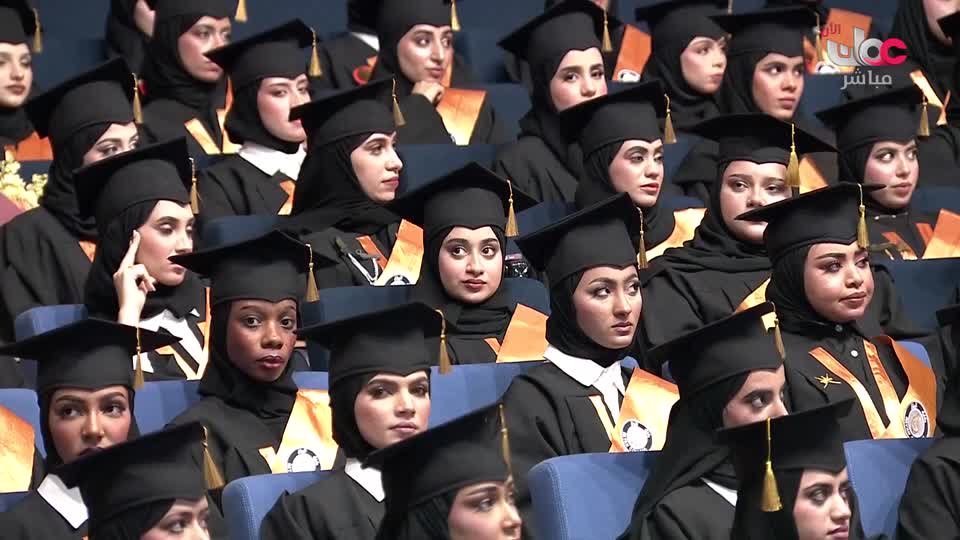 اذان العشاء يتخلل