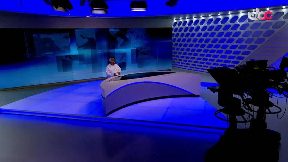 اذان العشاء يتخلل