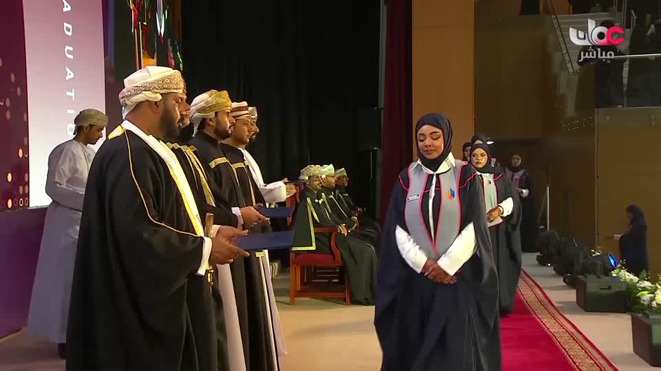 اذان العشاء يتخلل