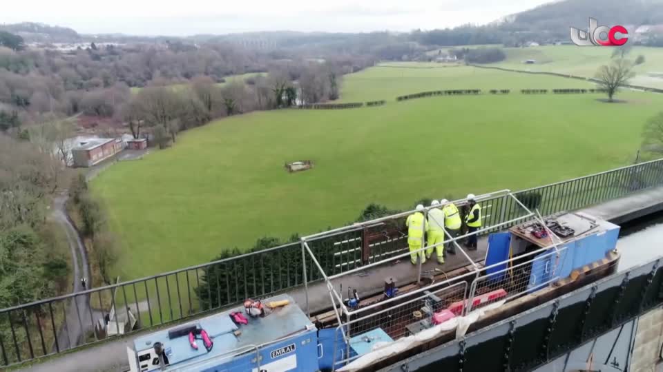 برنامج/عالم الجسور