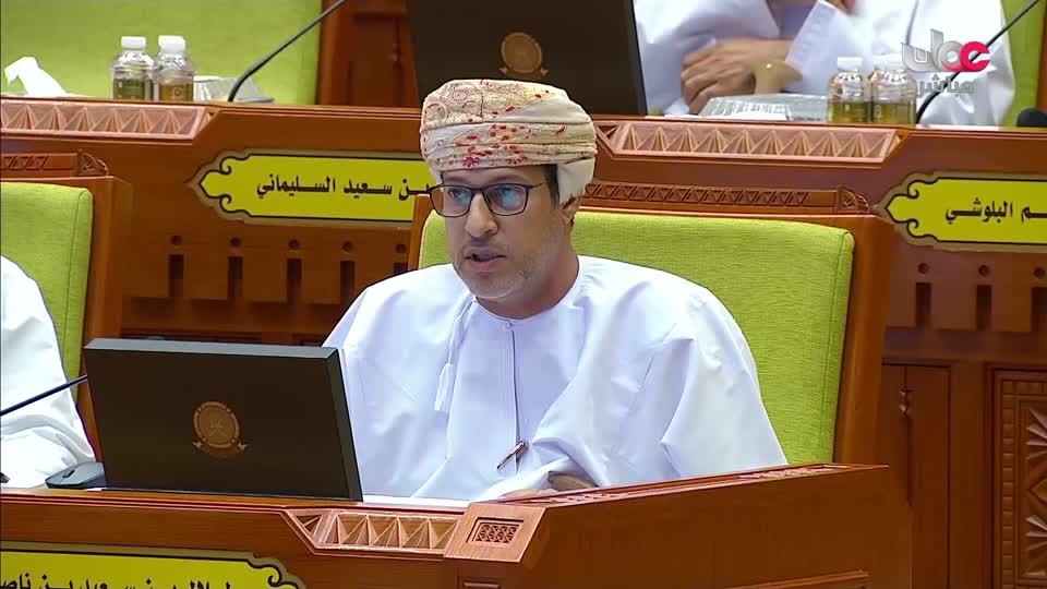 اذان العشاء يتخلل