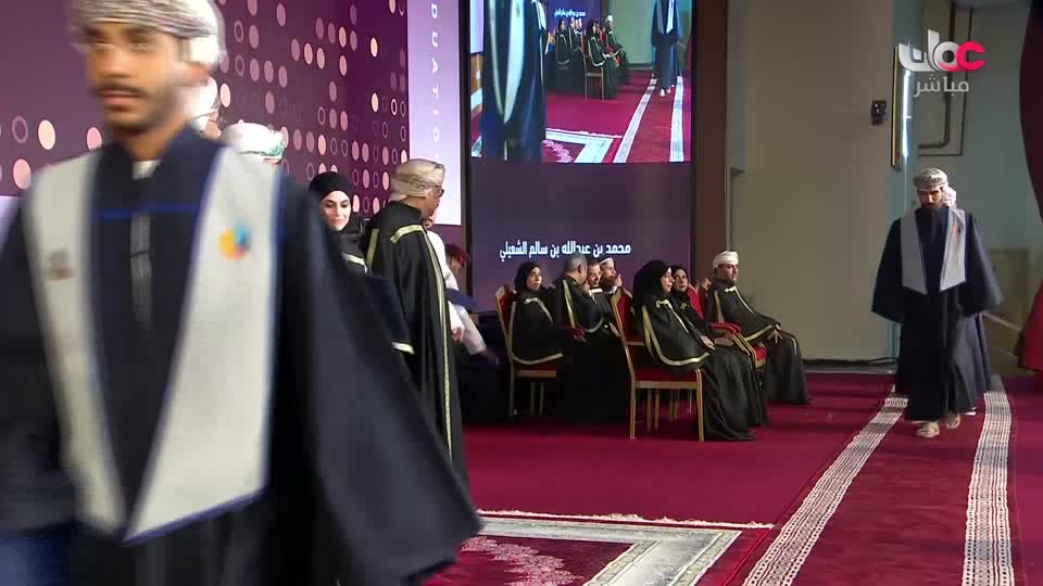 اذان العشاء يتخلل