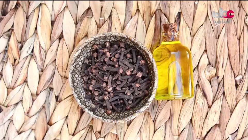 البرنامج الثقافي - زيوت عطرية