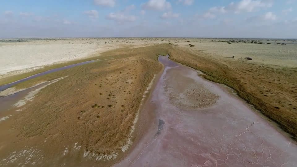 Show details-عمان من السماء - البحيرات الوردية - محافظة الوسطى