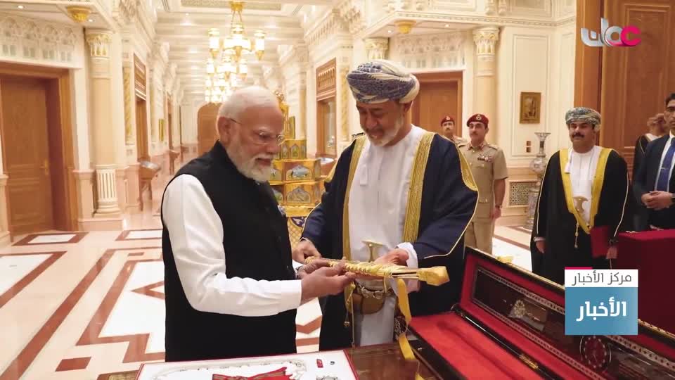 جلالة السلطان المعظم يمنح وسام عُمان لدولة رئيس وزراء جمهورية الهند - الخميس 18 ديسمبر 2025م