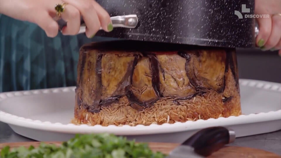 فلسطين: المقلوبة والقطائف بالجوز