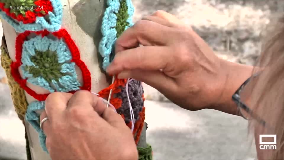 Tinajas se engalana con creaciones de crochet