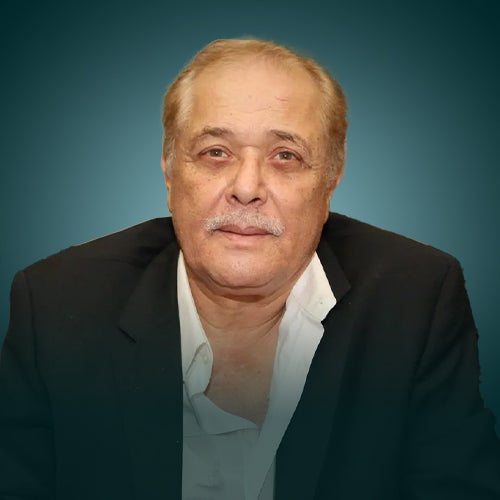 محمود عبدالعزيز